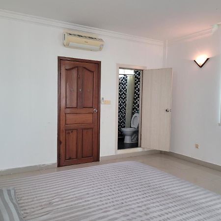 Yana House Phnom Penh Hotell Exteriör bild