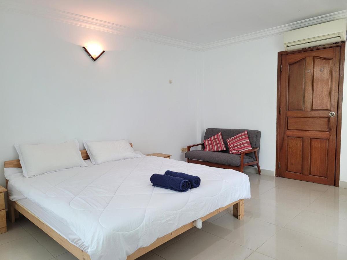 Yana House Phnom Penh Hotell Exteriör bild