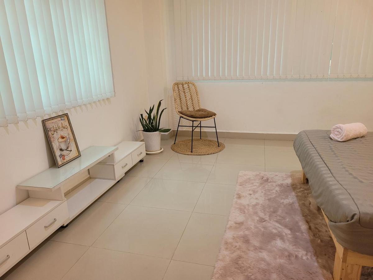 Yana House Phnom Penh Hotell Exteriör bild